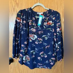 Fun 2 Fun v-neck blouse. NWT